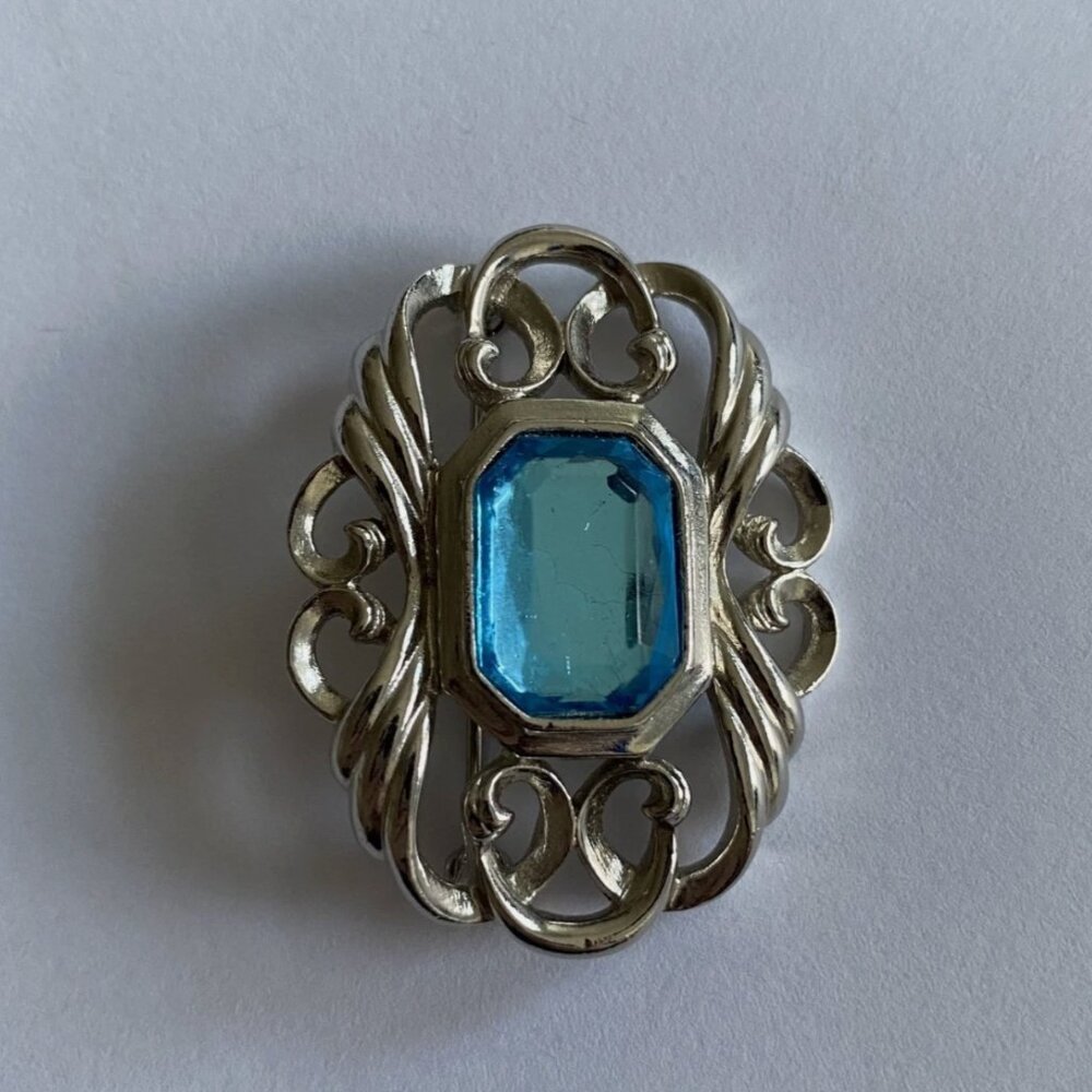Vintage AVON Silver Tone Blue Gem Emerald Cut Filigree Lapel Pin Brooch 1989